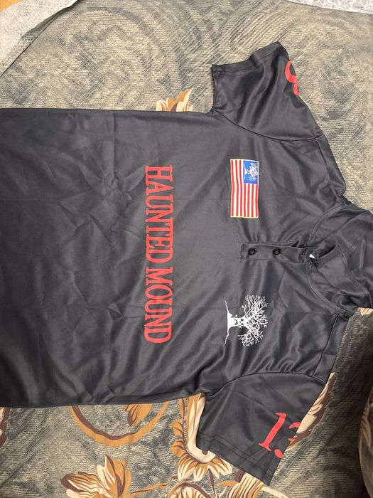 Футболка Haunted Mound