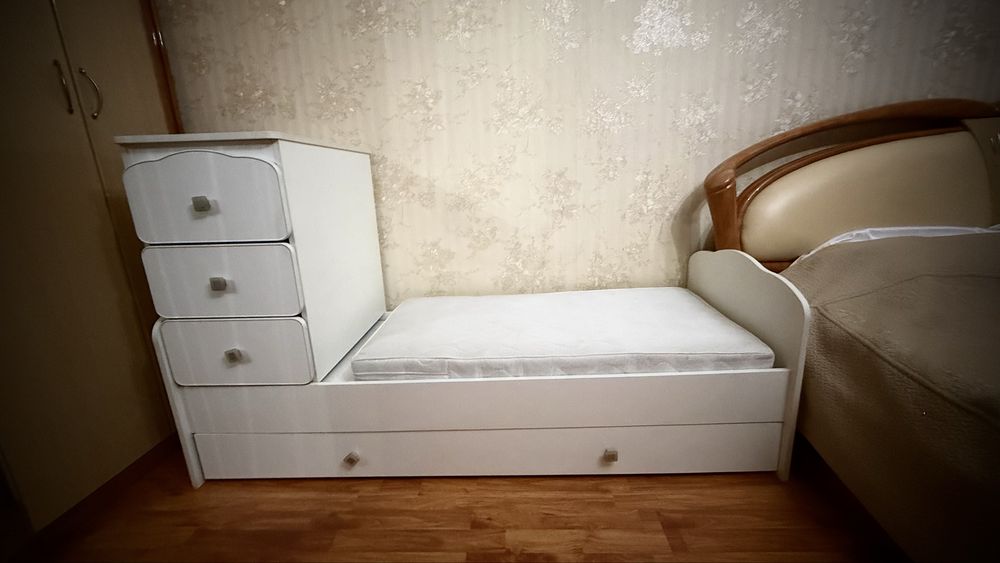 Продам детскую кравать (манеж). Три в одном