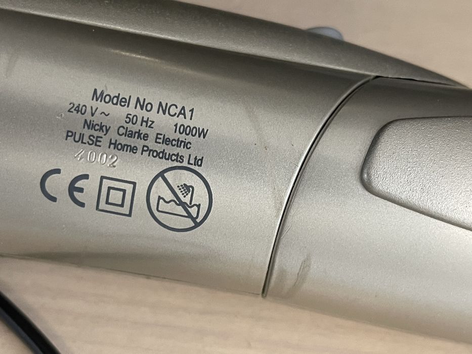 Foehn de voiaj Niky Clarke