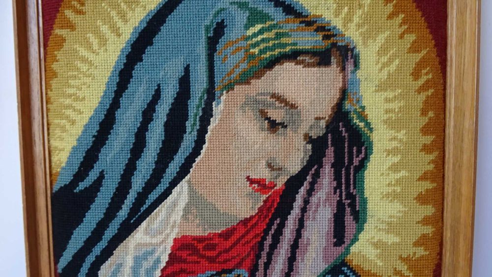 Гоблен  „Богородица “, ръчно изработен, едър бод, дебел вълнен конец.