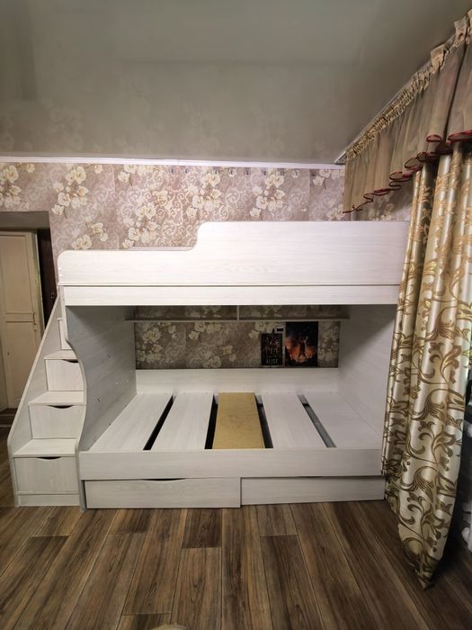 Продам двухярусную кровать