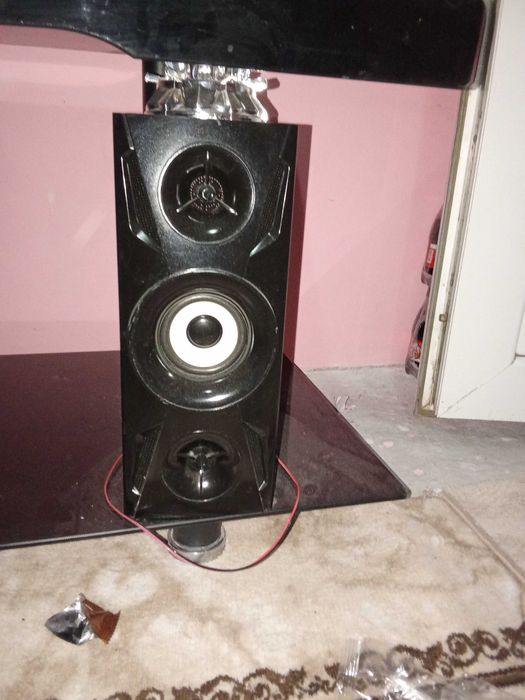 Маса с бултот колони