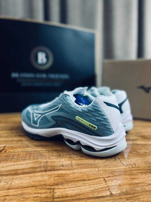 MIZUNO WAVE LIGHTNING Z7 кроссовки для волейбола РАЗМЕР 40,41