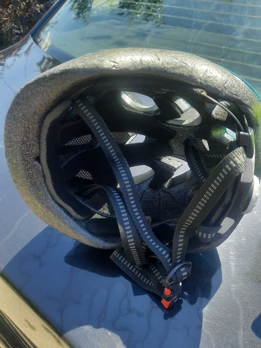 Продавам каски за колело