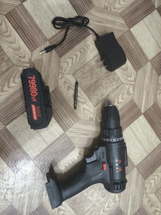 Шуруповерт новый