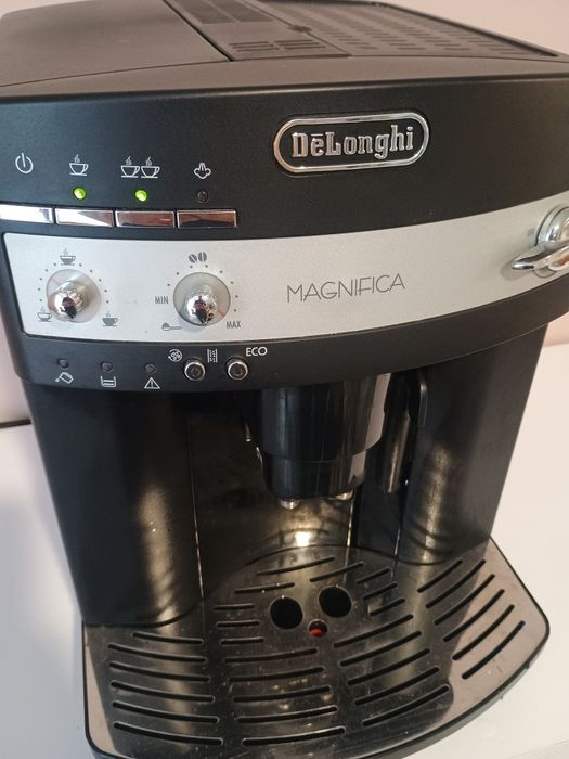 Автоматична кафемашина DeLonghi Magnifica ESAM3000.B.