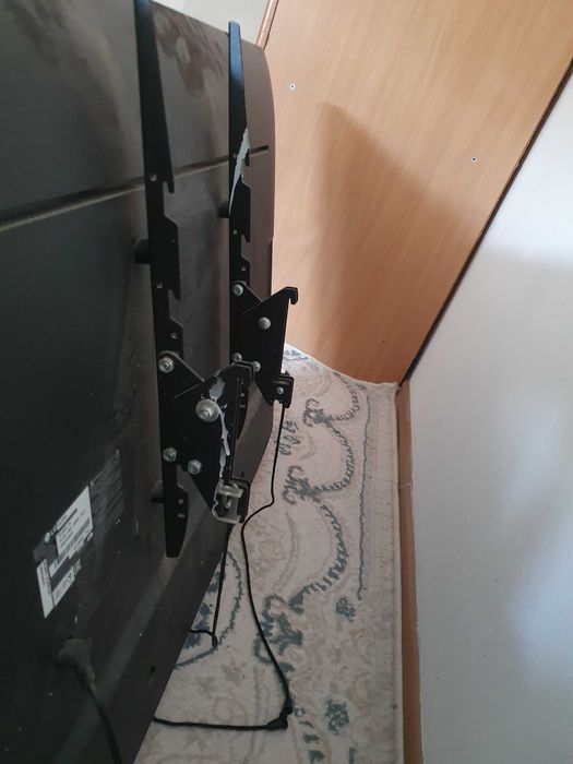 Телевизор LG 97×57см