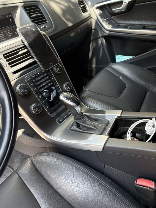 Volvo v60 хибрид