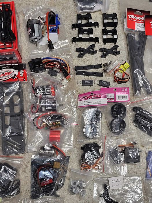 RC части и купета, зарядно, контролер, подложки, носачи и други