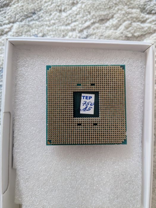 Процессор AMD Ryzen 3 3200G AM4
