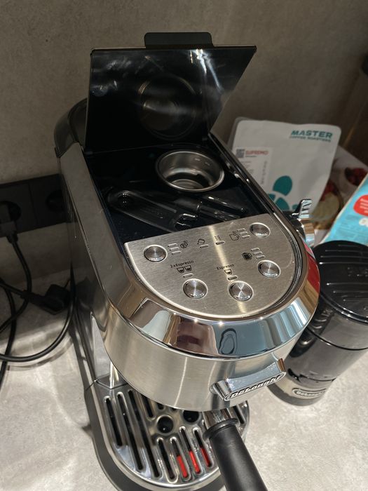 Кофеварка рожковая Delonghi срочно