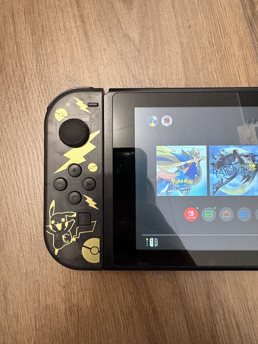 Nintendo Switch V1 Pokémon Bundle + 128GB + Joy-Con Pokémon + Dock + Husă + Jocuri