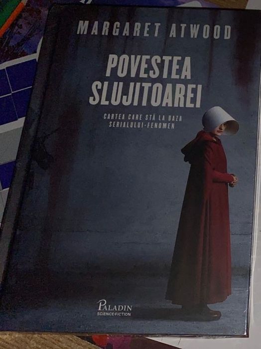 Vând carte noua- “Povestea Slujitoarei”