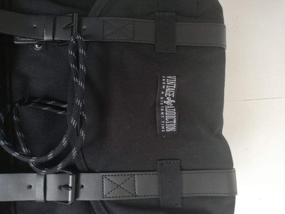 Стилни гумени ботуши+ раница с кожени елементи