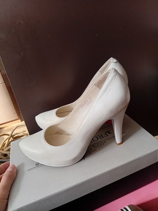 Туфли лар сатылады