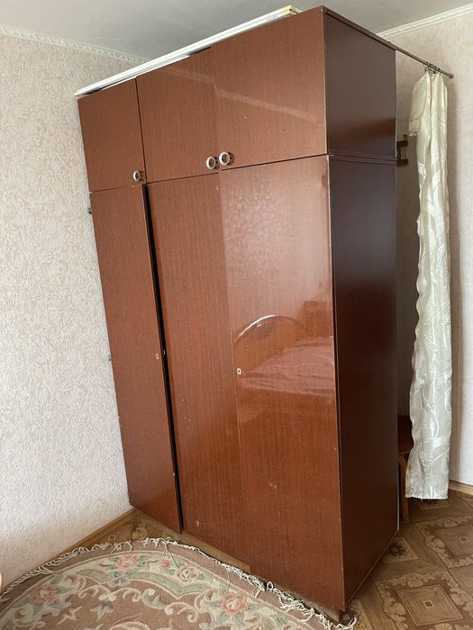 Продам 3 створчатый полированный Белорусский  шифоньер