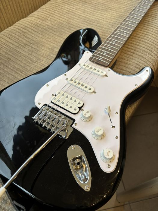 Електрическа китара с активна колона