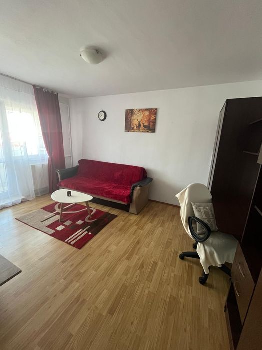 Închiriez apartament