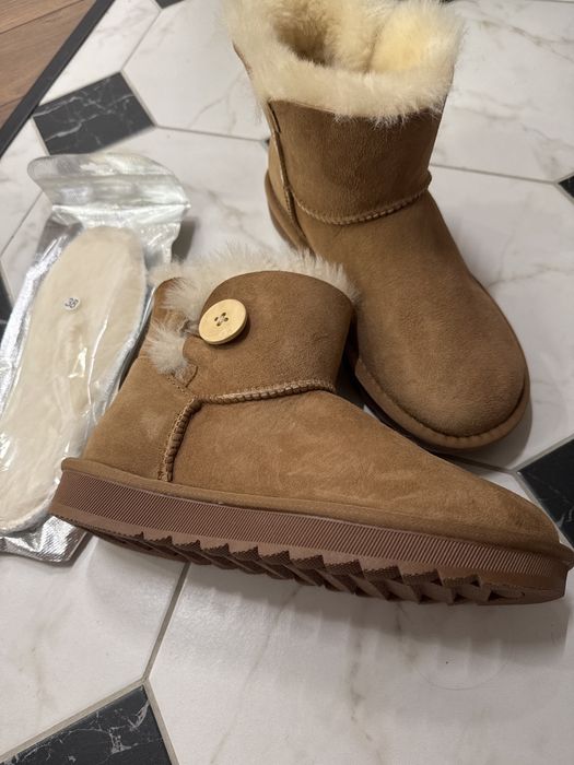 Продам угги 38 размер