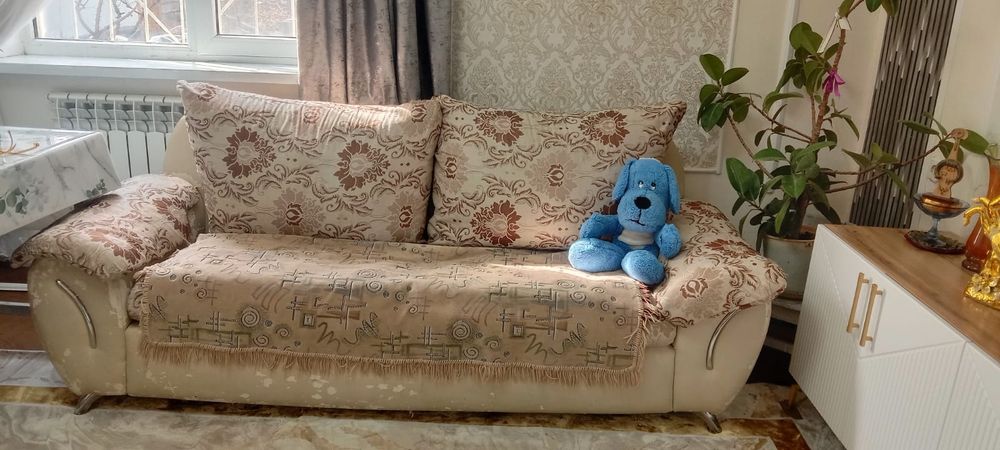 Уголок с креслами