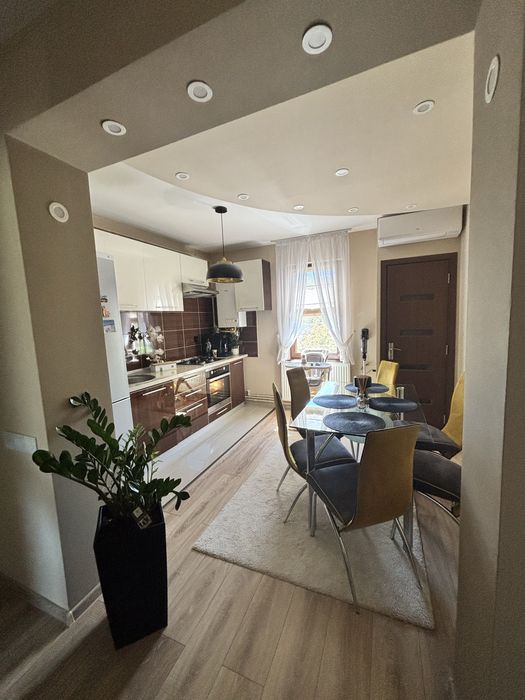 Vand apartament cu 2 camere