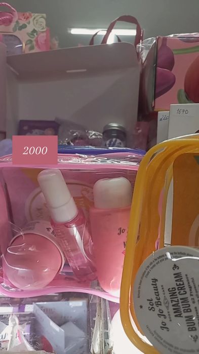 Подарки, боксы на 8 марта