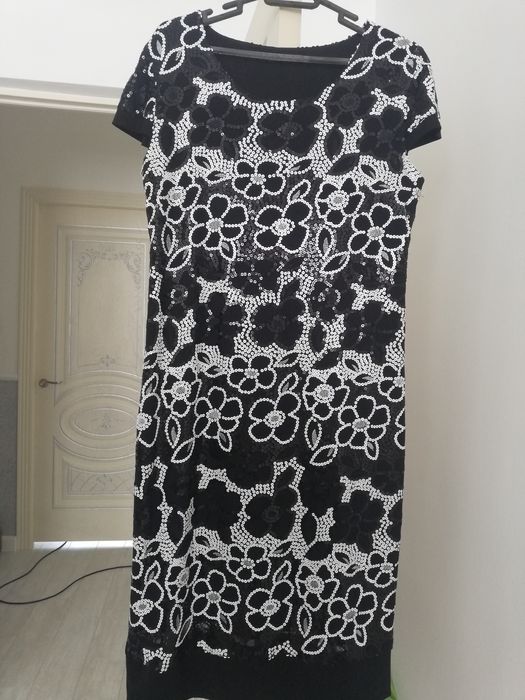 Платья для женщин