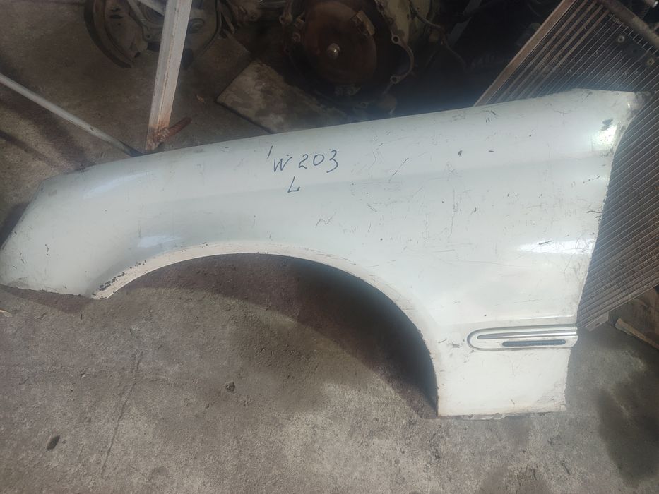 Крыло левый мерседес W203