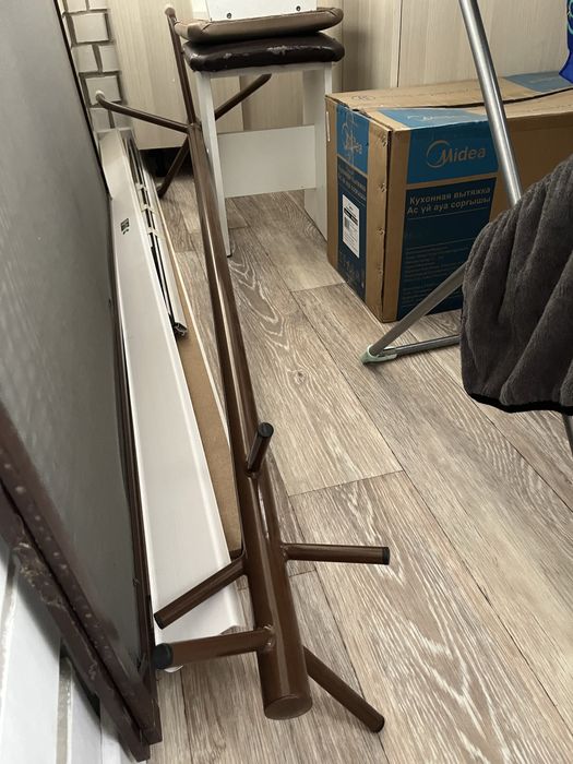 Продам металлическую вешалку