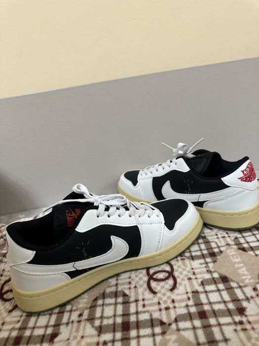 Продам кроссовки Nike