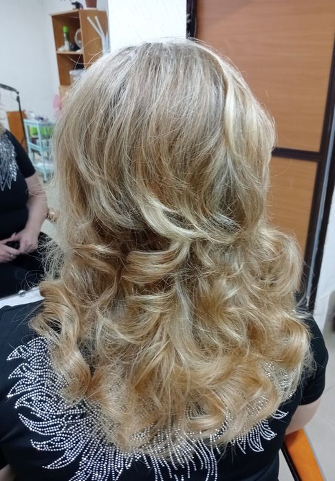 Маникюр, стрижки, перманентный макияж