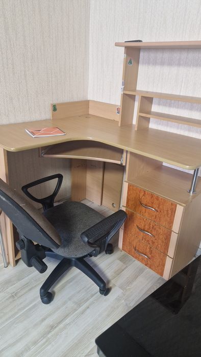 Стол компьютерный