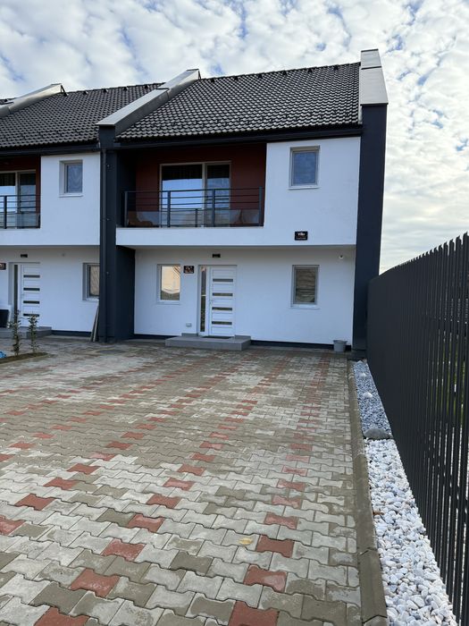 Casă modernă, complet mobilată și utilată, gata de mutat