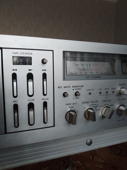 Onkyo TA-2060 tape deck .