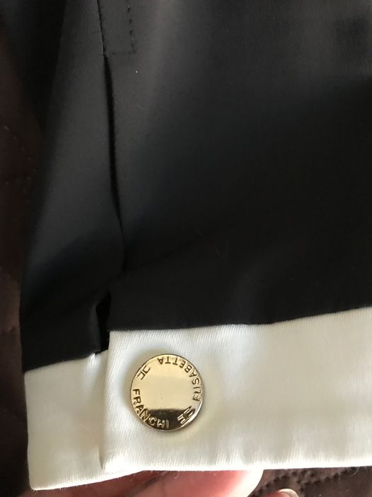 Сако Elisabetta Franchi и рокля цвят марсала