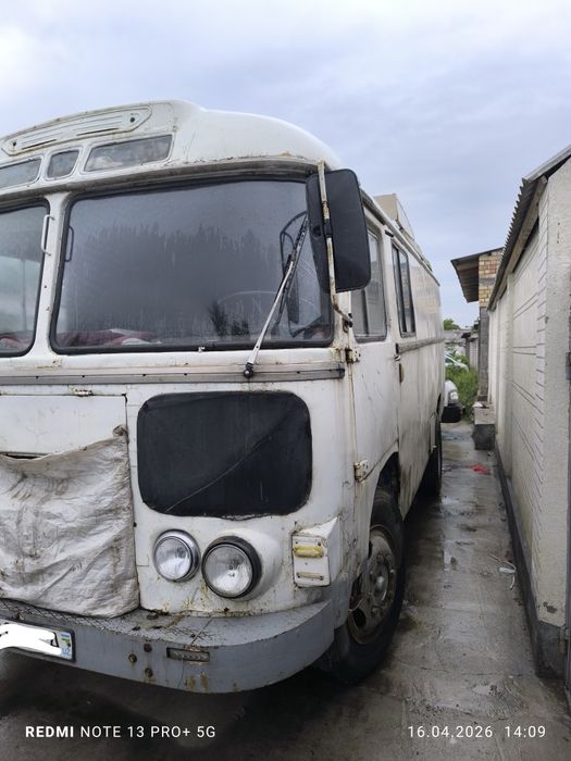 Aftobus pikap ishga tayor