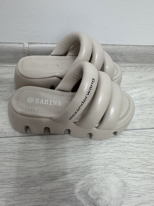 Сандали бежевые