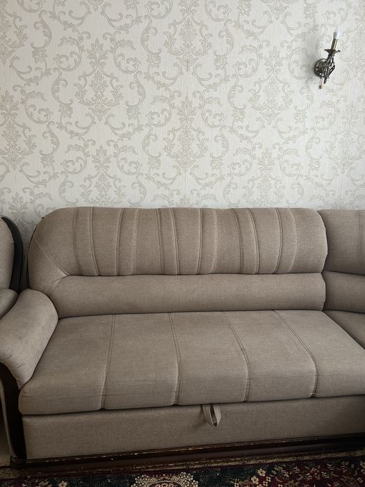 Б/У угловой диван 2.10x160 и кресло