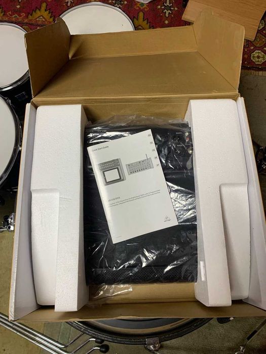 Цифровой пульт Behringer X18