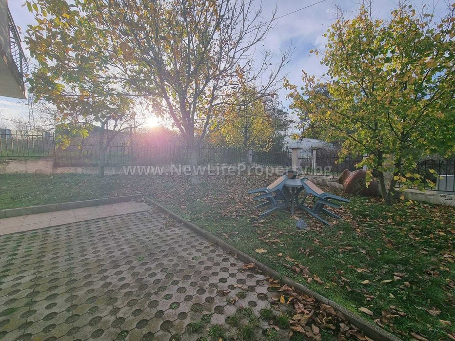 Двуетажна къща в с. Александрово