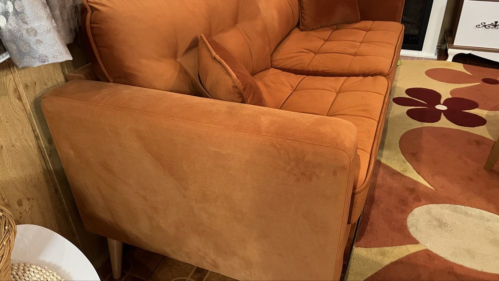 Диван-оранжев,уютен и комфортен