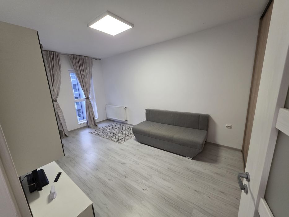 Închiriez garsoniera 38mp