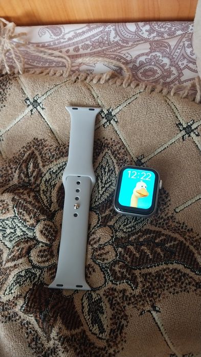 Смарт часы б/У с ремешком в комплекте