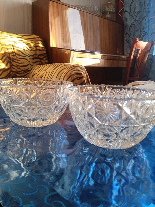 Отдам дешева вазы хрустальные