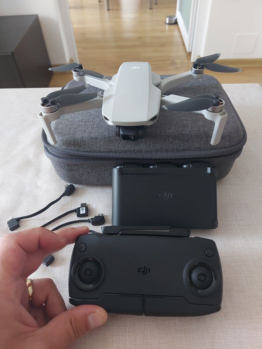 Dronă Dji mavic mini