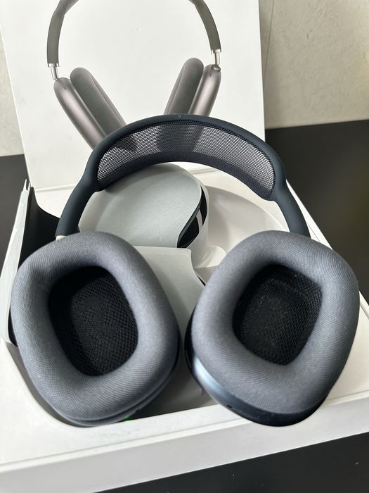 Apple AirPods Max with Smart Case iphone