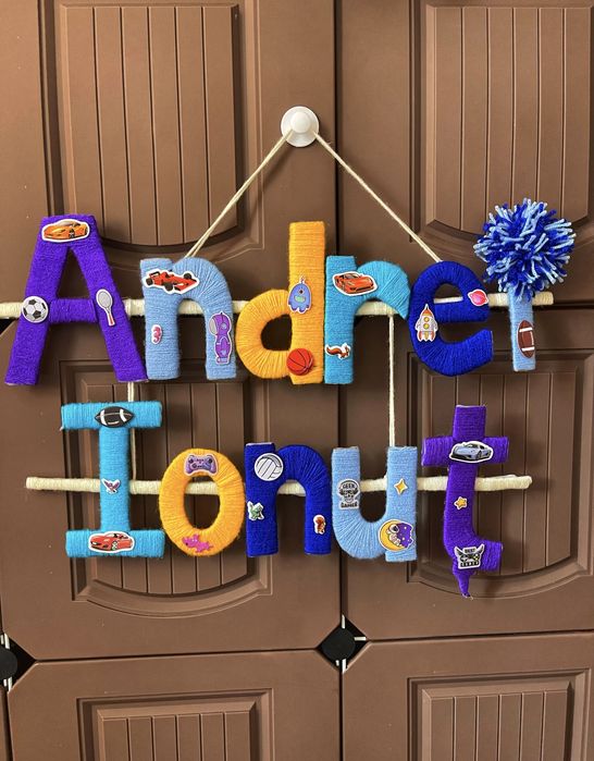 Nume personalizate colorate pentru camera copiilor