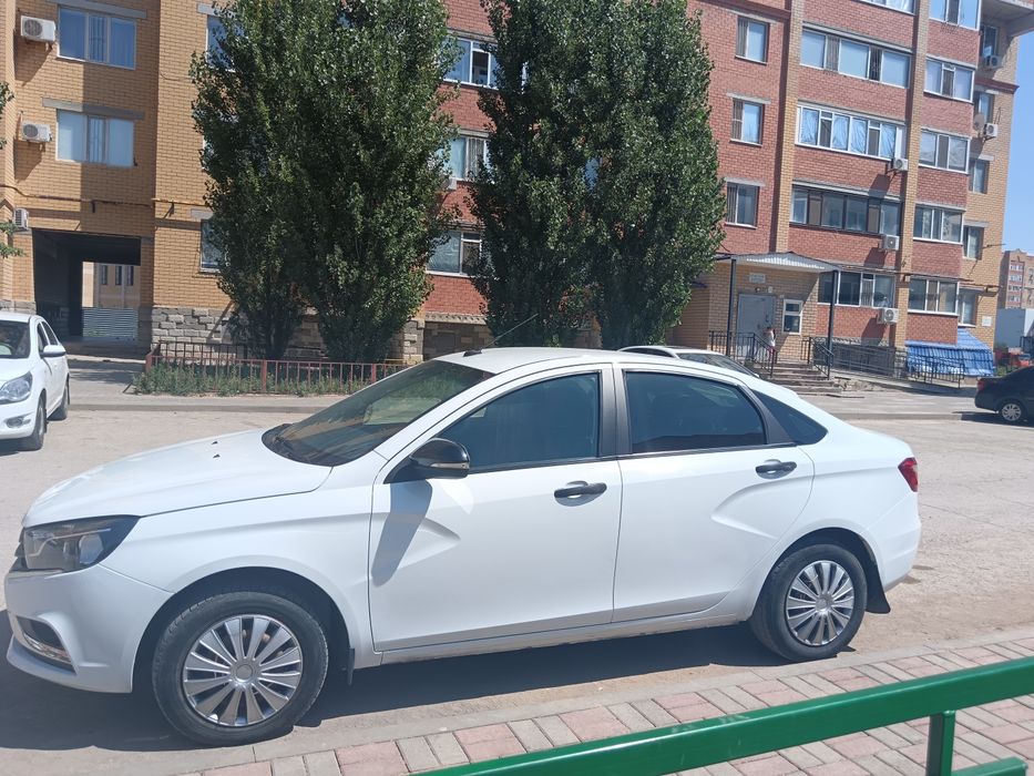 Продам легковой авто машина лада веста