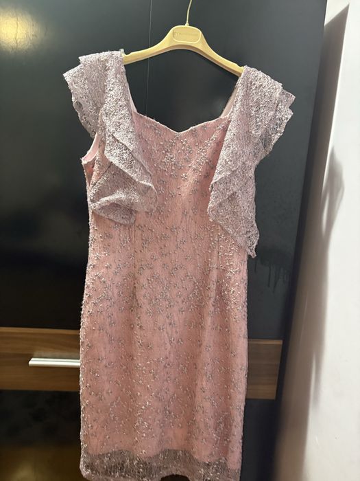 Страхотна розова рокля Луси