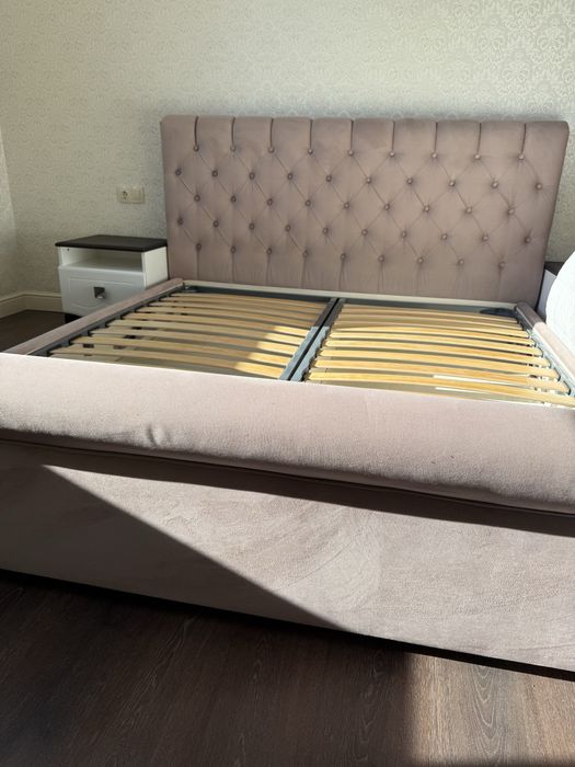 Кровать двуспальная